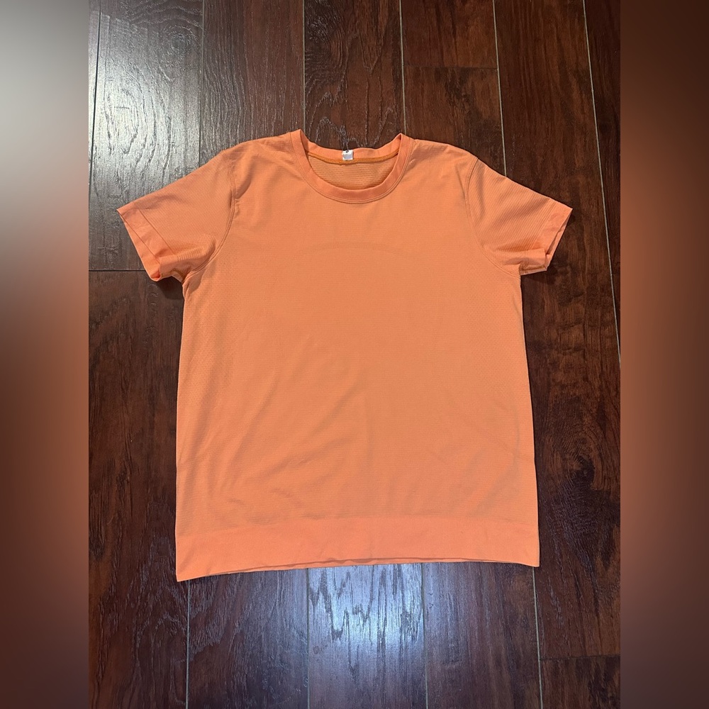 Lululemon Swiftly Breathe Size 10  Short Sleeve Golden Apricot / Golden Apricot